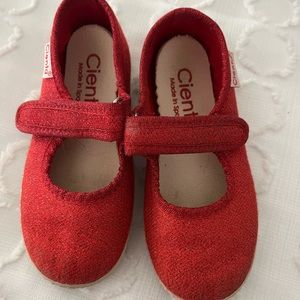 Cienta Mary Jane shoes in red glitter. EU size 24. Good condition!